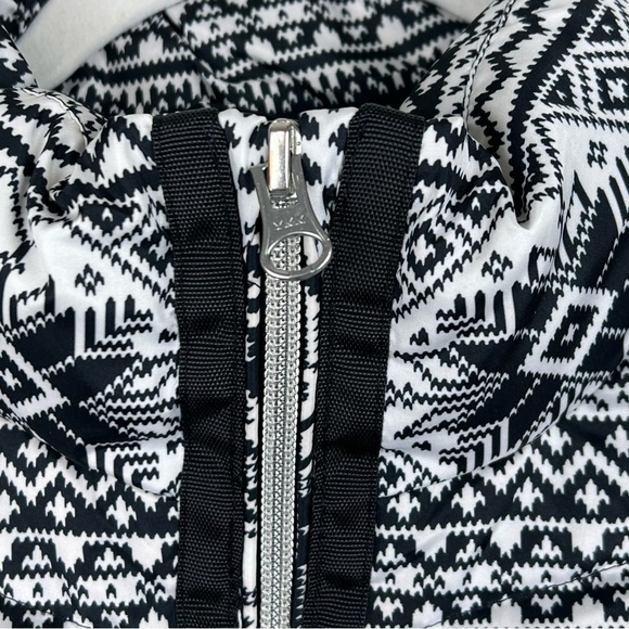 Land’s End | Down Puffer Fair Isle Snowflake Vest Black & White | M (10 - 12). - Picture 4 of 8
